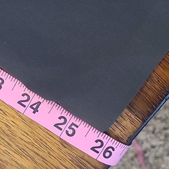 Athleta cropped Pants size 4.  Excellent Condition - Picture 10 of 10